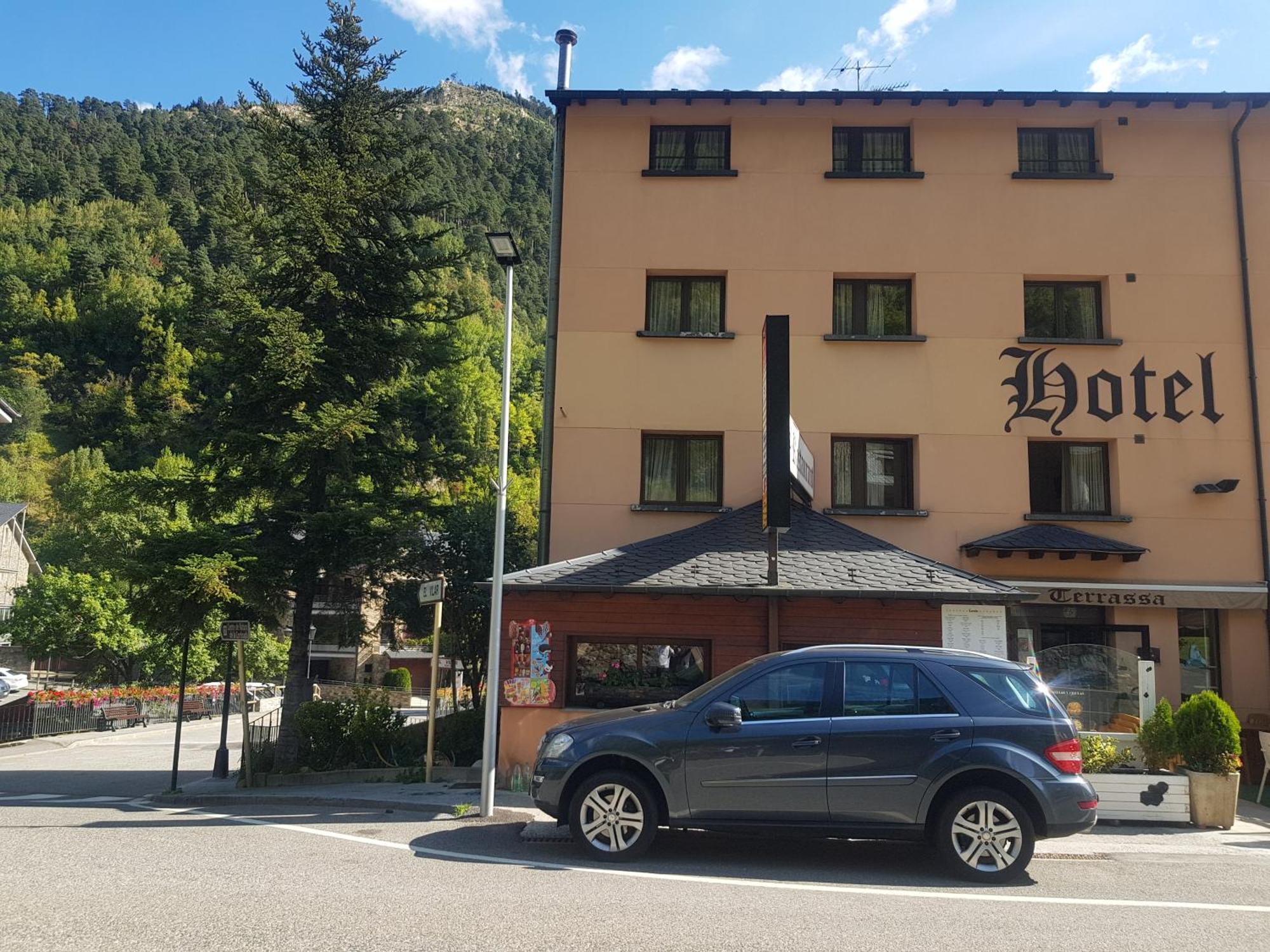Hotel Sucara La Cortinada Bagian luar foto